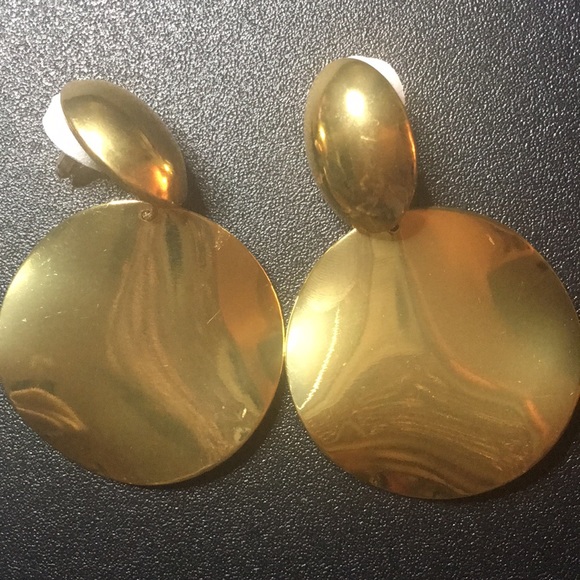 Silver Tone or Gold Tone Round Earrings - Picture 5 of 6